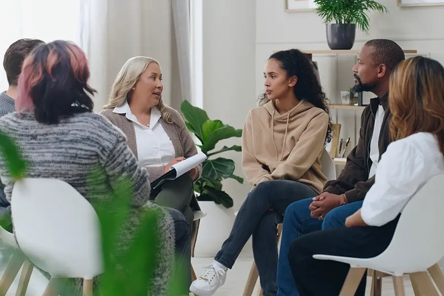 Mestringsforløb til JobMatch, mennesker i samtale